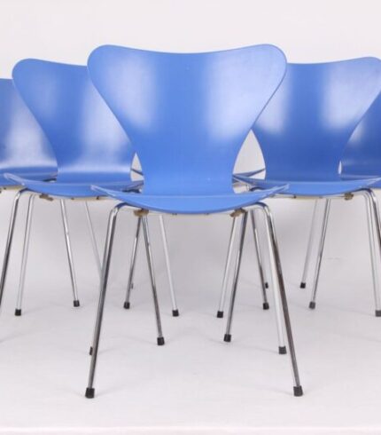 3107-blue-chairs-by-arne-jacobsen-for-fritz-hansen-1994-set-of-6-1.jpg